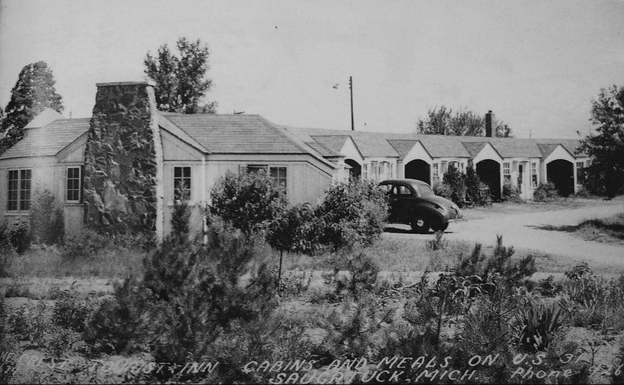 Pine Crest Cabins - Vintage Photo (newer photo)